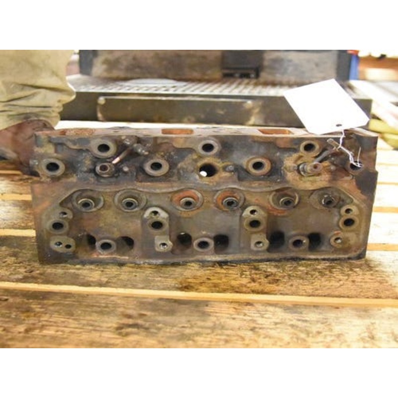 Used Cylinder Head fits John Deere 790 4400 790 4300 4400 4475 5575 3215 3215A 3235 3235A AM878547 fits Yanmar 3TNE84 V84NA