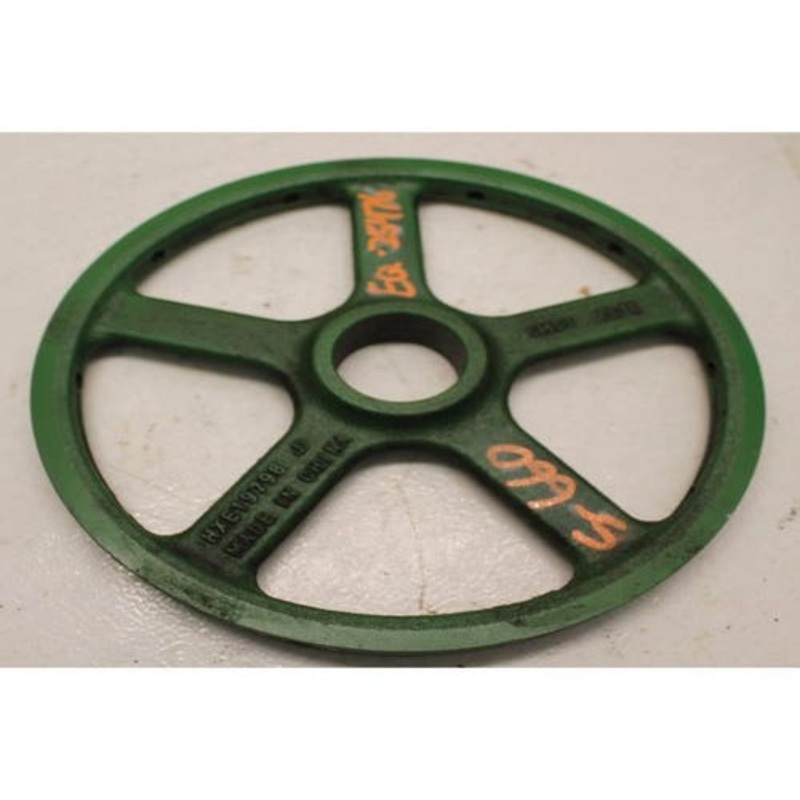 Used Discharge Beater or Accelerator Roll Hub fits John Deere 9570 9670 9750 9760 STS 9770 9860 STS 9870 S550 S660 S670 S680 S690 STS HXE19798