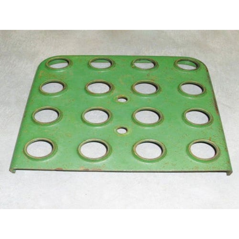 Used Step fits John Deere 2040 2350 2355 2555 2750 2755 4030 4040 4050 4230 4240 4250 4430 4440 4450 4455 4630 4640 4650 4755 4840 4850 4955 R84943