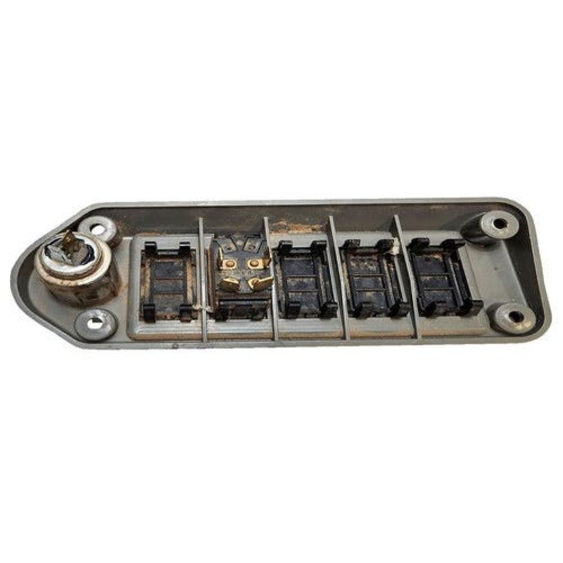 Used Switch Panel fits Bobcat A220 A300 S100 S130 S160 S175 S185 S205 S220 S250 S300 S330 T190 T200 T300 751 753 763 773 863 864 873 883 963 6718580