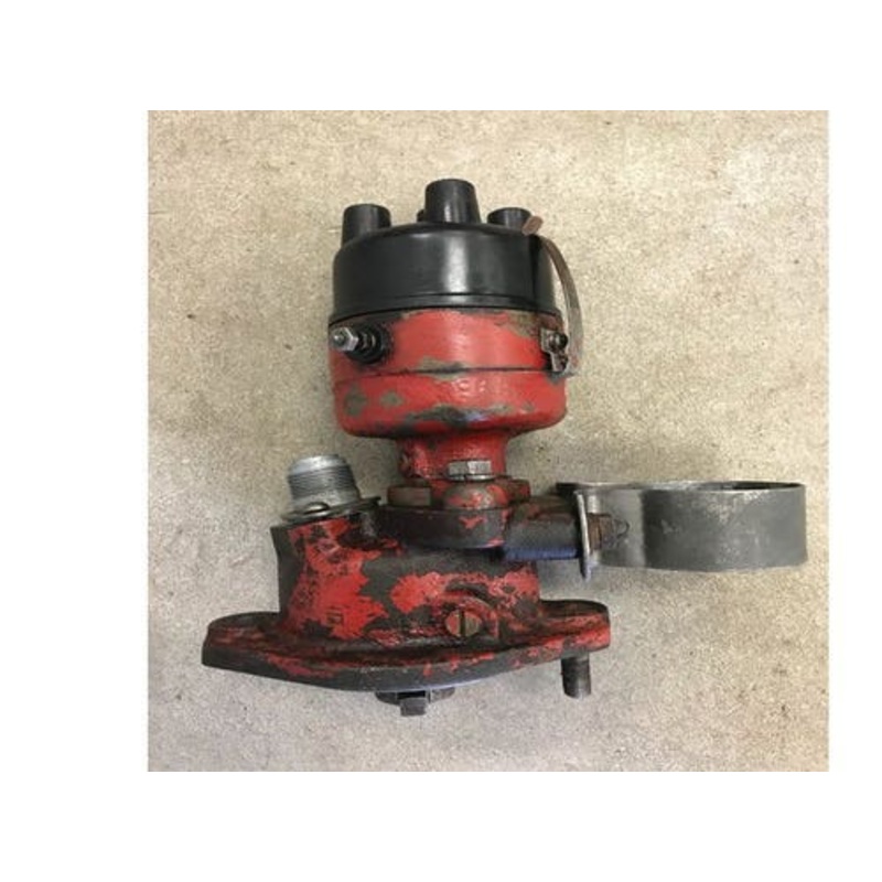 Used Distributor with base and tach drive fits International A B C Cub H M Super A Super C Super H Super M 100 130 140 200 300 340 350 400 450 504