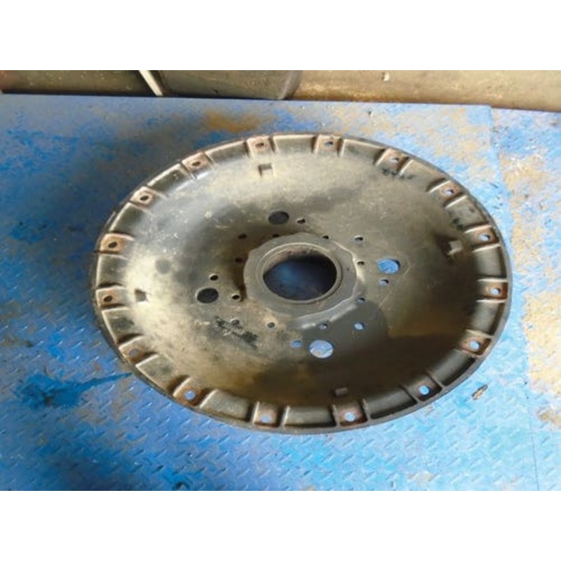 Used Rear Cast Wheel fits Case IH 7110 7120 7130 7140 7150 7210 7220 7230 7240 7250 8930 8940 A161818 fits Case A161818 fits International A161818